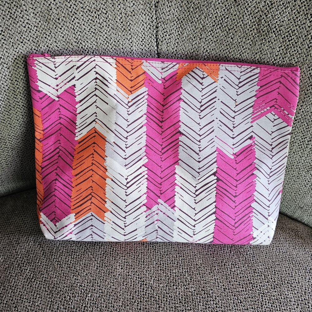 Thirty-one zipper pouch feather chevron